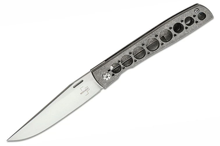 Boker Urban Trapper 42 - Titanium 1 Boker Urban Trapper 42 - Titanium